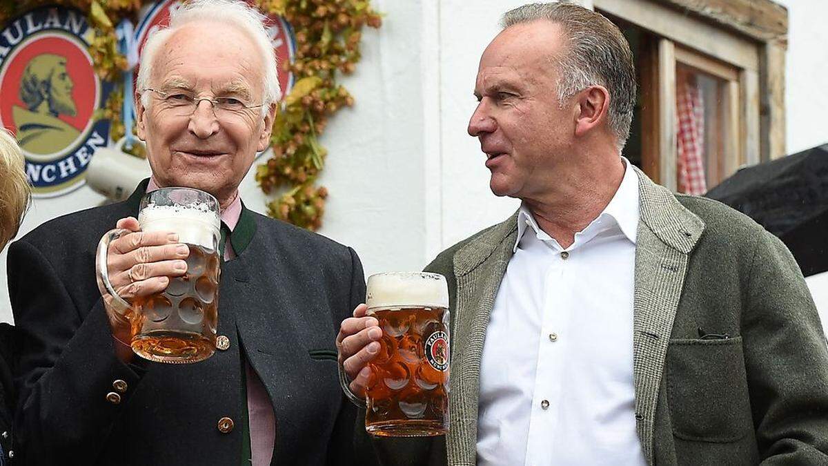 Das Oktoberfest: Traditioneller Treffpunkt von Politik (Stoiber, links), Sport (Rummenigge) und Promis.