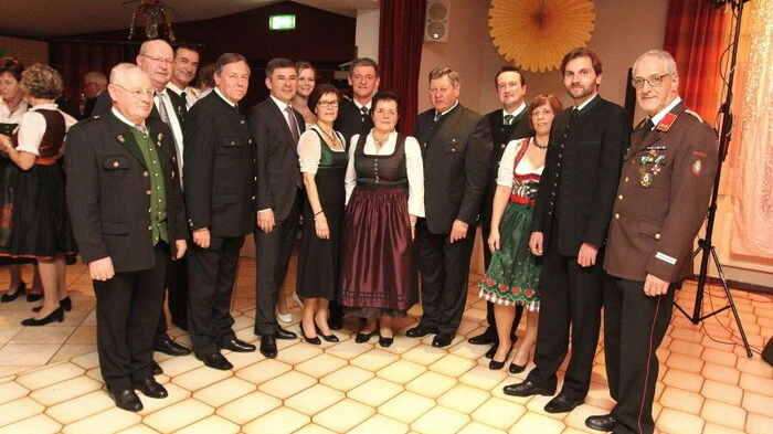 ÖKB-Obmann Karl Buchgraber mit Ehrengästen.