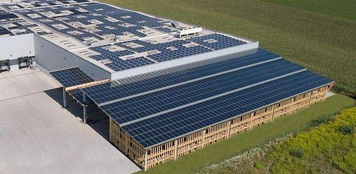 Österreichs größtes Sonnenflugdach produziert jährlich 325.000 Kilowattstunden Strom