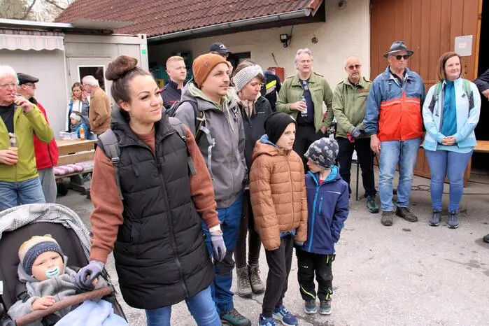Auch in der Marktgemeinde Ligist trafen sich beim Bauhof knapp 50 Personen und übernahmen neben Handschuhen auch die bereitgestellten Müllsäcke, um Wiesen, Wälder, Bachläufe, Grünanlagen und öffentliche Flächen zu reinigen.