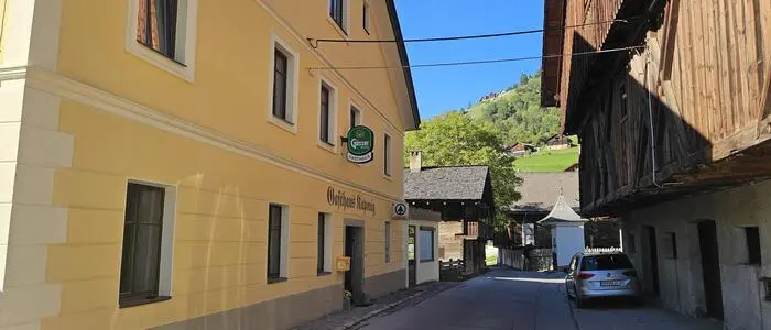 In den ehemaligen Gasthof samt gegenüberliegendem Stadl soll wieder Leben kommen