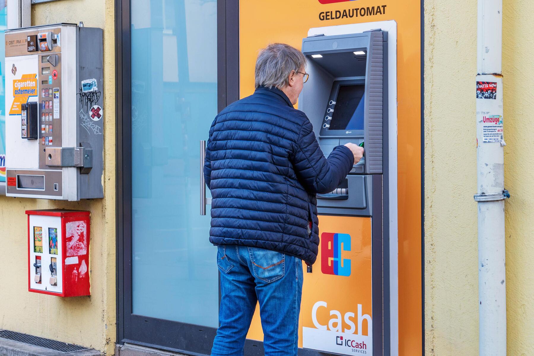 Bis das Konto leer war: Jede Minute wurden 8500 Euro abgebucht