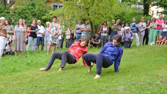 60 Künstler zeigten am Freitagabend in Millstatt wie vielfältig zeitgenössischer Tanz sein kann.