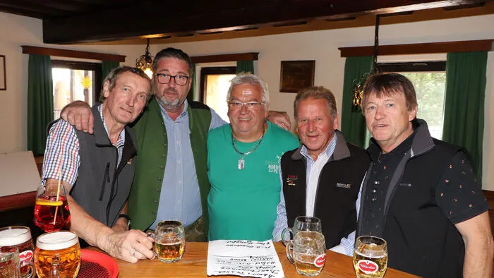 Am Foto von Links: Valentin "VOLTE" Stubinger, Johannes Planer, Wilfried Wiederschwinger (NOCKIS), Heinz Berger und Walter Regenfelder.