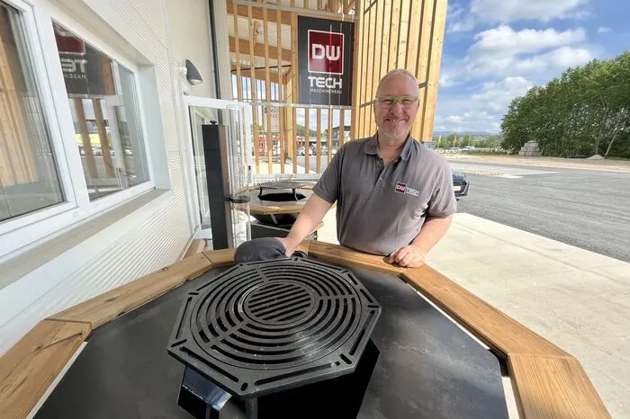 Damit man das Fleisch auch richtig zubereiten kann, erfand der Tüftler den passenden Grill, den "Borsti-Burner".