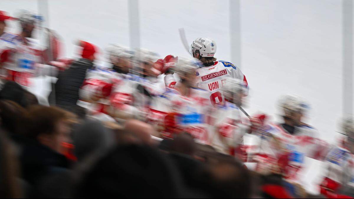 KAC-Stürmer Finn van Ee erzielte in Feldkirch sein erstes Play-off-Tor