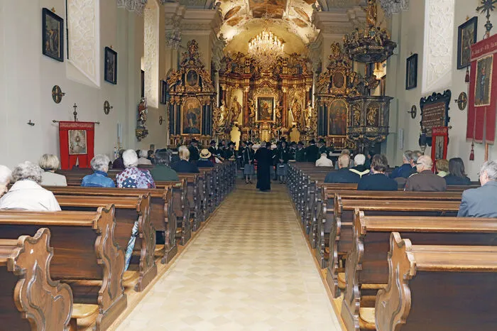 Die Fertigstellung der Generalsanierung wurde am vergangenen Sonntag mit einem Festakt gefeiert, an dem zahlreiche Gäste teilnahmen. Nach der Heiligen Messe wurde der Antoniusbrunnen von Pfarrer Anton Reinprecht gesegnet.