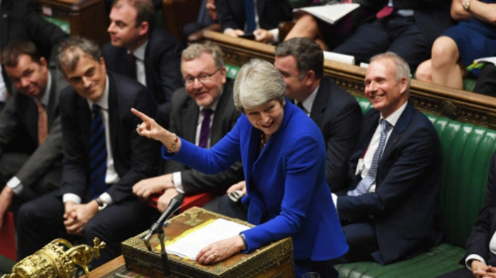 Die ehemalige Premierministerin Theresa May legte bei ihrer letzten Fragestunde im Unterhaus Mittwochnachmittag dem Labour-Chef Jeremy Corbyn den Rücktritt nahe.