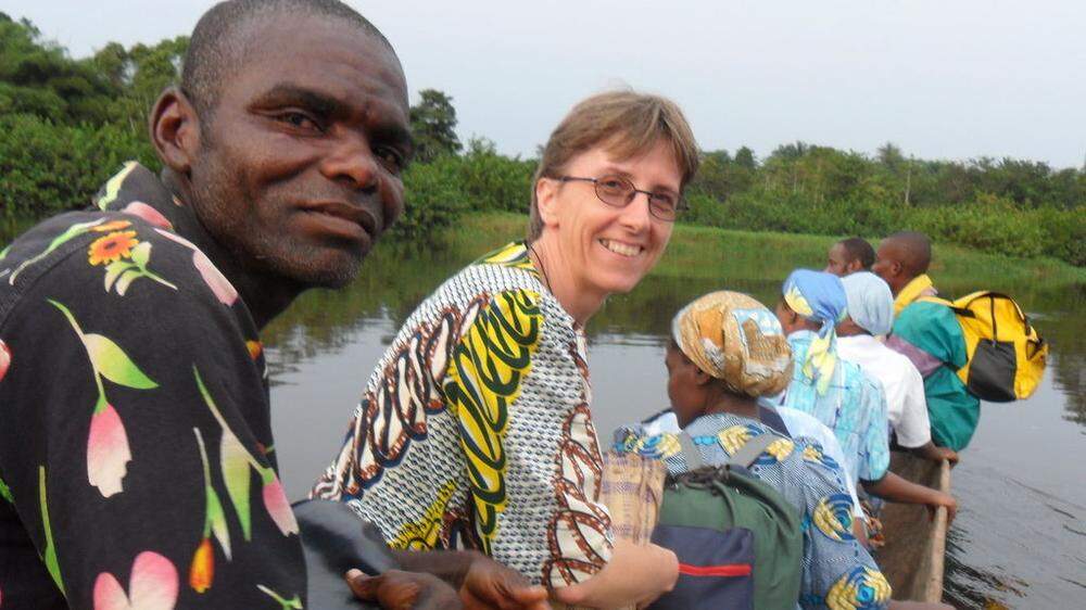 Schwester Brigitta Raith bei ihrer Arbeit im Kongo