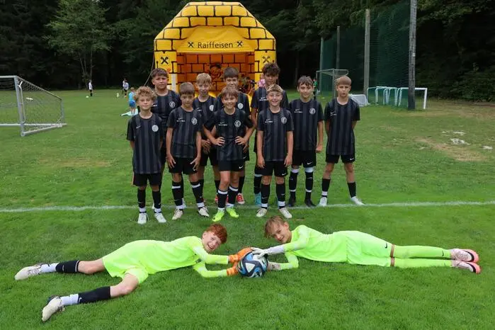 Neben Schätzspiel, Hüpfburg und regionaler Kulinarik begeisterte die Zuschauerinnen und Zuschauer natürlich der Fußball