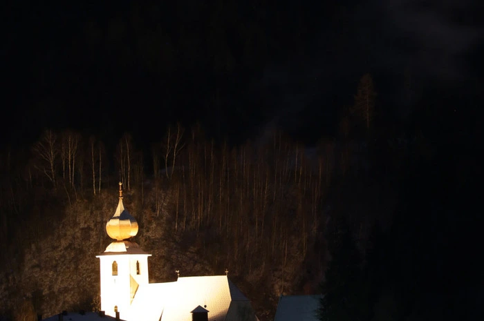 Zahlreiche Menschen bestaunten das Feuerwerk, danach wurde noch munter weitergefeiert.