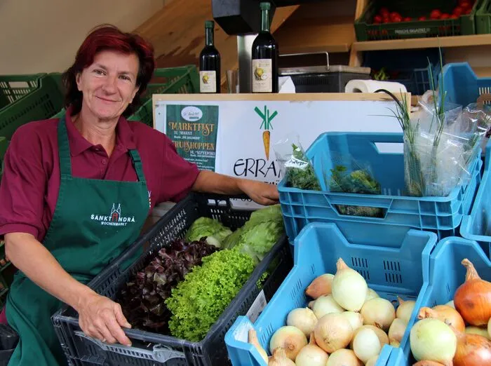 Ob frisches Gemüse, Brot oder andere heimische Köstlichkeiten - auch beim Bauernmarkt in St. Andrä werden die Besucher:innen verwöhnt