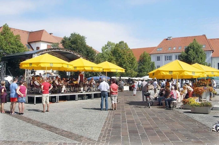 ...in den beiden Monaten Juli und August am Fürstenfelder Hauptplatz am Programm. 