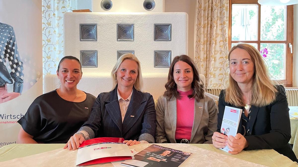 Sarah May Stangl-Feliciano (Bezirk Liezen), Gabriele Lechner (Landesvorsitzende),  Dina Lesjak (Bezirksvorsitzende) und Elke Jantscher-Schwarz (Landesgeschäftsführerin) | Sarah May Stangl-Feliciano (Bezirk Liezen), Gabriele Lechner (Landesvorsitzende),  Dina Lesjak (Bezirksvorsitzende) und Elke Jantscher-Schwarz (Landesgeschäftsführerin)