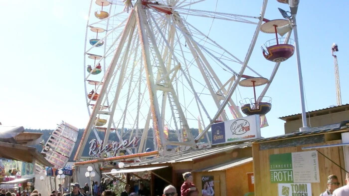 Gleich beim Haupteingang am St. Veiter Wiesenmarkt befindet sich zu rechter Hand das Hirter Cafe-Bierstüberl von Geschäftsführer Kurt Rumpold. 