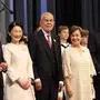 Einweihung des Österreich-Pavillons in Osaka: Alexander Van der Bellen und  Ehefrau Doris Schmidinger mit Kronprinzessin Kiko, flankiert von Wirtschaftsminister Hattmannsdorfer und dem Vizepräsidenten der Wirtschaftskammer Philipp Gady 