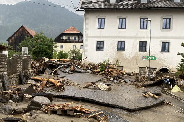 Die Pöllinger Straße ...