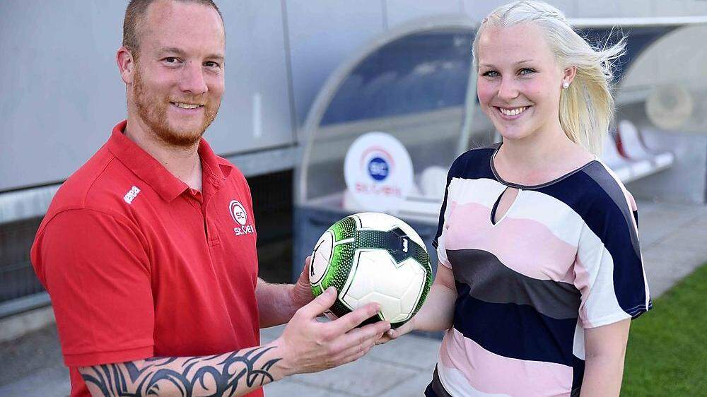Trainer Thomas Pipan baut gemeinsam mit Anja Laßnig die neue Damenfußballmannschaft des SC St. Veit auf