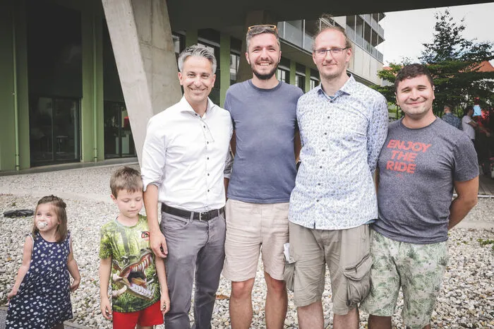 Offiziell eröffnet wurde das Sommer-Straßenfest von Bildungs- und Familienstadtrat Kurt Hohensinner (ÖVP), Gemeinderat Christian Kozina (Grüne), Jakomini-Bezirksvorsteher Lubomir Surnev (KPÖ) und Mark Staskiewicz, Leiter der Lebenshilfe und der Interessensgemeinschaft Messequartier