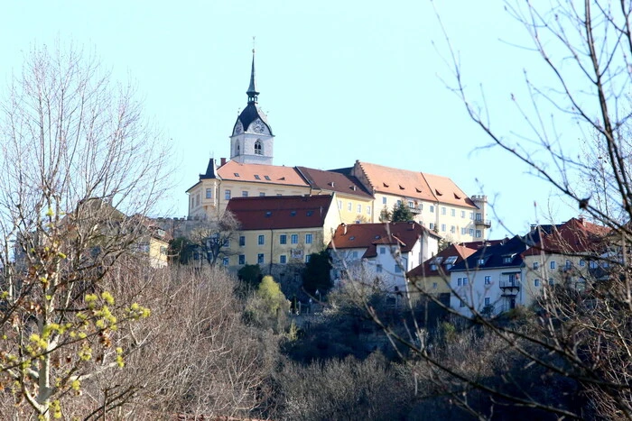 Bauernmarkt-Obmann Hartmut Flatnitzer konnte am Samstag unter anderen das frischgebackene Vizebürgermeister-Duo Doris Hofstätter und Michael Baumgartner, Polizeiinspektions-Kommandant Wolfgang Spielberger sowie „Geigen-Chirurg“ Thomas Adunka willkommen heißen. 