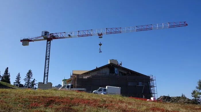 Zurzeit herrscht auf der Baustelle Hochbetrieb