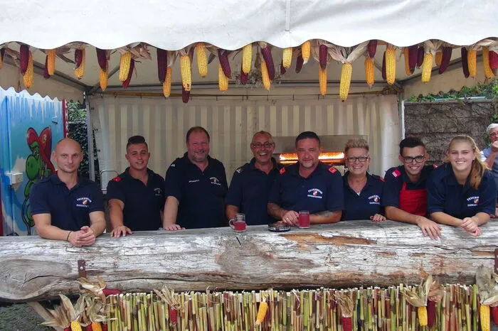 Zur farbenprächtigsten Zeit im südsteirischen Weinland steht natürlich der Wein im Mittelpunkt. Die Marktgemeinde Ehrenhausen, die Ortsvereine und die Freiwillige Feuerwehr warten an zahlreichen Festständen mit dem Besten aus Küche und Keller auf. Keineswegs fehlen dürfen außerdem Sturm und Kastanien sowie bodenständige Volks- und Tanzmusik.