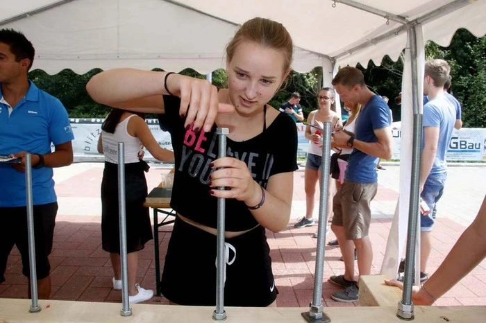 ... Mutteren schrauben in möglichst kurzer Zeit...
