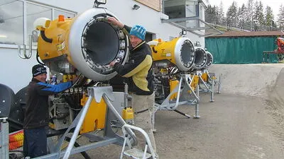 Auf dem Hauser Kaibling hat man die Armada der Schneekanonen längst in Position gebracht