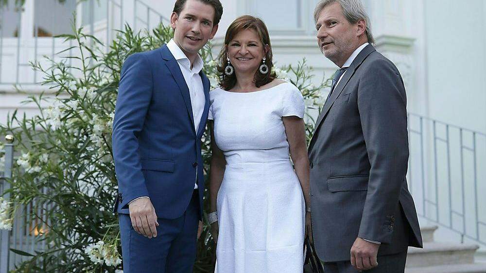 Kanzler Sebastian Kurz mit Susanne Riess-Passer und EU-Regionalkommissar Johannes Hahn, die beiden sind geraumer Weile ein Paar.