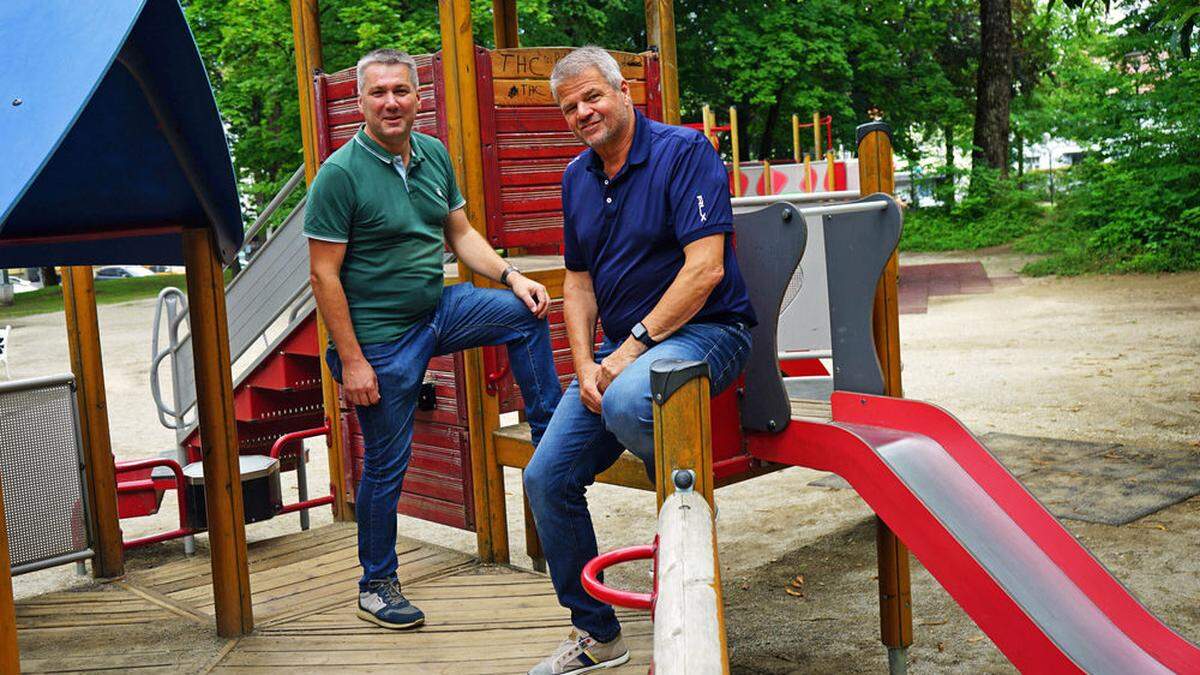 Der zuständige Stadtrat Andreas Unterrieder und Bürgermeister Gerhard Köfer wollen die Spittaler Kinder aktiv in die Spielplatzgestaltung einbinden