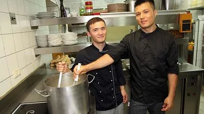 Bedroht von der Abschiebung: Asylwerber, die im "Josef" in Villach als Lehrlinge ausgebildet werden