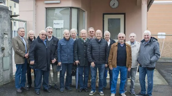 Zu ihrem 60-jährigen Lehrlingstreffen trafen sich kürzlich 13 rüstige Ruheständler, die ihre Lehrlingsausbildung eins in der ÖBB-Lehrwerkstätte in Knittelfeld absolviert haben.