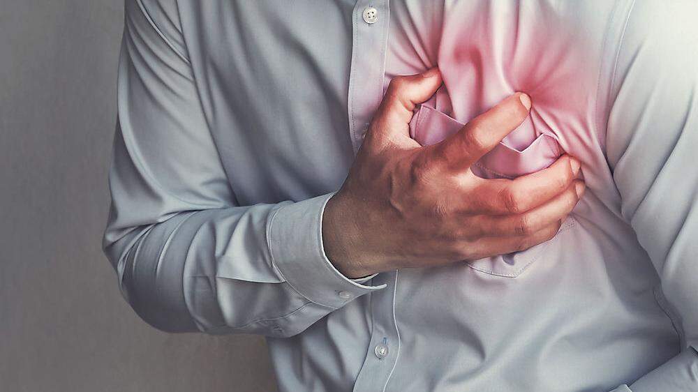 Nach Herzinfarkt: Ein kleiner, implantierbarer Monitor unter der Haut erkennt bei Patienten nach einem Herzinfarkt frühzeitig Vorboten gefährlicher Komplikationen