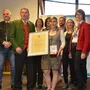 Nici Schmidhofer mit den Gemeinderäten der Stadtgemeinde Oberwölz und Bürgermeister Hannes Schmidhofer (Vater von Nici)