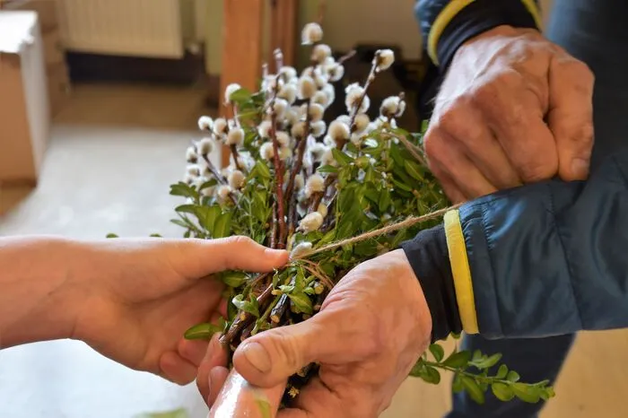 Das Palmstangen-Binden hat in Rennweg eine lange Tradition.