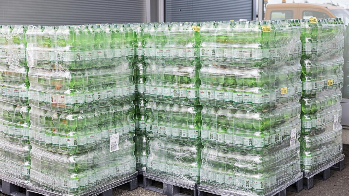 30.000 Bürger müssen Trinkwasser weiterhin abkochen. Am Wochenende gibt es zwei Wasserausgabestellen