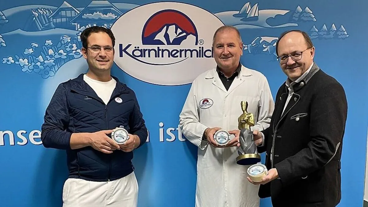 Geschäftsführer Helmut Petschar und Meisterkäser Michael Dorner freuen sich über den Käsekaiser