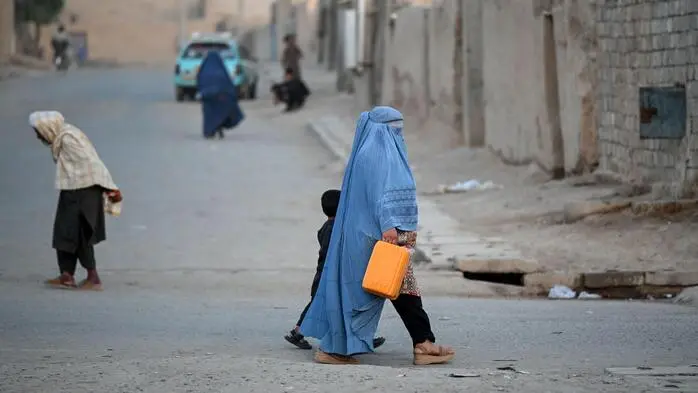 Seit der Machtübernahme der Taliban sind Frauen aus der öffentlichen Wahrnehmung weitgehend verschwunden. Dennoch sind sie eine wichtige Stütze in Afghanistans weitgehend brachliegender Wirtschaft