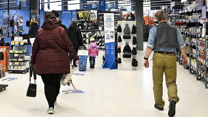 Kunden in Sportgeschäft (Sujetbild)