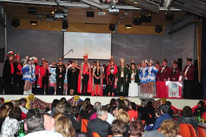 Gewürzt wurden die Sitzungen von der hübschen Mädchengarde und der Big-Band der Musikschule Zeltweg, die von Herbert Bauer geleitet wurde.