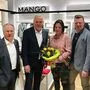 Stadtrat Christian Ortauf , Bürgermeister Josef Ober, Inhaber Ferdinand Roth, die beiden Geschäftsführer Katrin Roth und Rainer Rauch sowie Hausleiterin Manuela Puntigam eröffnten die neue Mango-Abteilung.