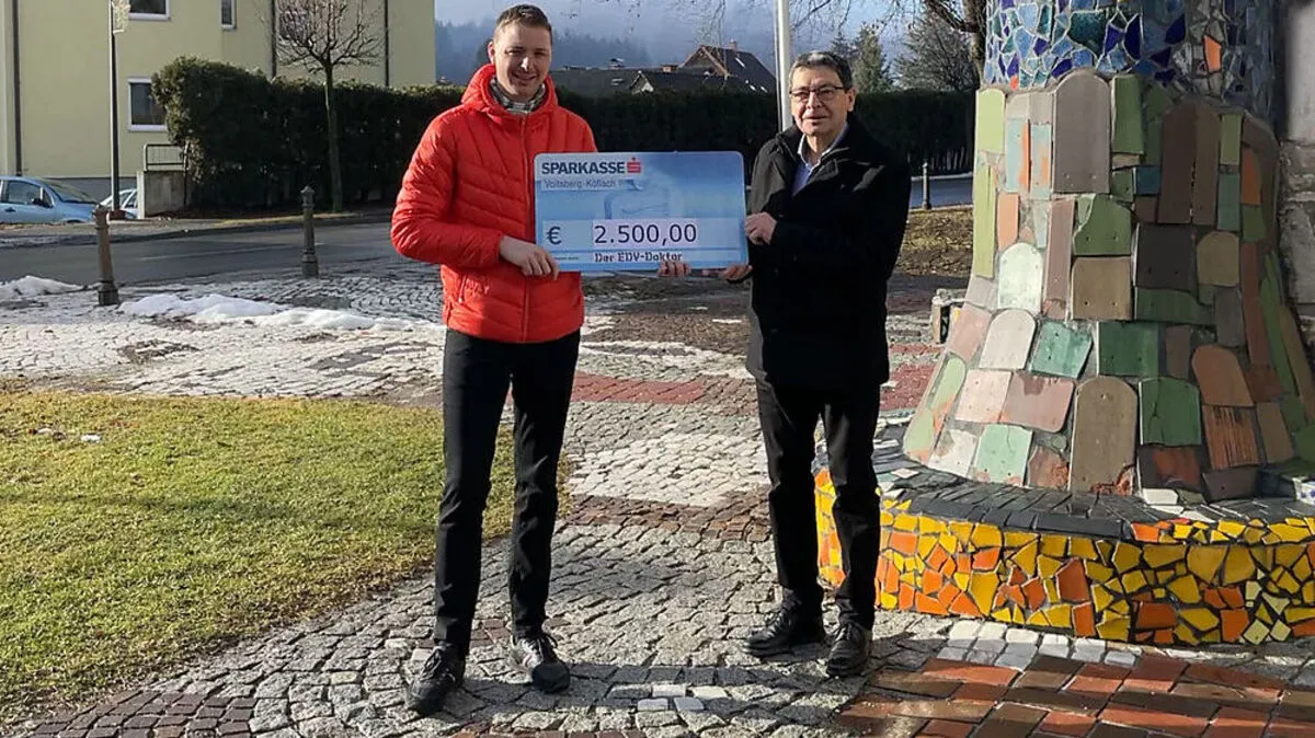 Christoph Jocham übergab 2500 Euro an Johann Walcher von der Steirischen Kinderkrebshilfe