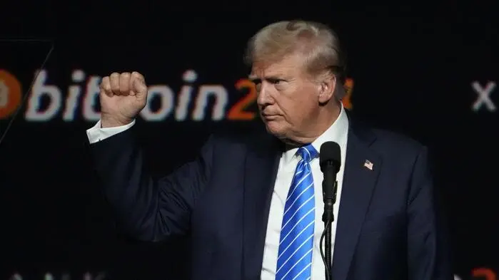 Donald Trump steht wegen umstrittener Geschäfte während seiner Amtszeit in der Kritik (AP Photo/Mark Humphrey, File)