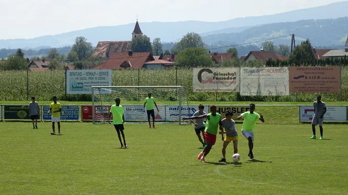15 Mannschaften spielten gegeneinander. Auch wenn das Spiel im Vordergrund stand, war der Ehrgeiz freilich groß