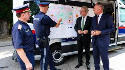 Medienwirksam haben der damalige Landeshauptmann Christopher Drexler und Innenminister Gerhard Karner (beide ÖVP) vor der Nationalrats- und Landtagswahl im Sommer 2024 die Schutzzone Volksgarten verkündet.