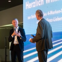Hausherr Gerhard Monsberger im Gespräch: 14 Monate Bauzeit und 12 Millionen Euro an Kosten für ein neues Schauraum-Erlebnis für die vier Marken Audi, Seat/Cupra und Skoda