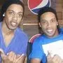 Wer ist der echte Ronaldinho? Es ist der Herr rechts