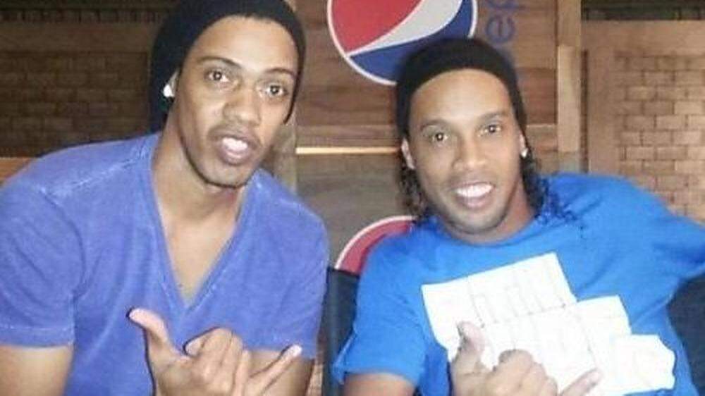 Wer ist der echte Ronaldinho? Es ist der Herr rechts