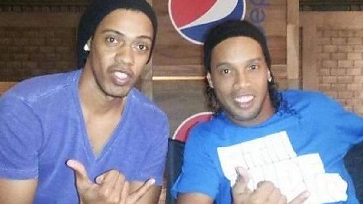 Wer ist der echte Ronaldinho? Es ist der Herr rechts