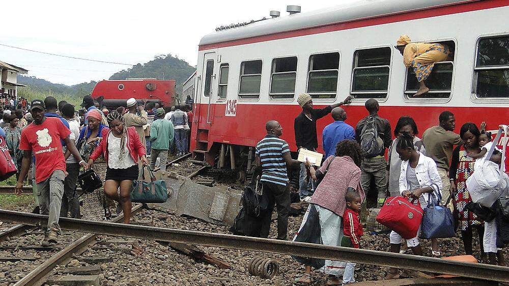 Fahrgäste flüchten aus dem Zug